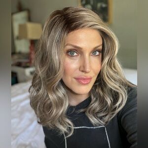 NIB Belle Tress Allegro 18 Lace Front Mono Wig in British Milk Tea Blonde